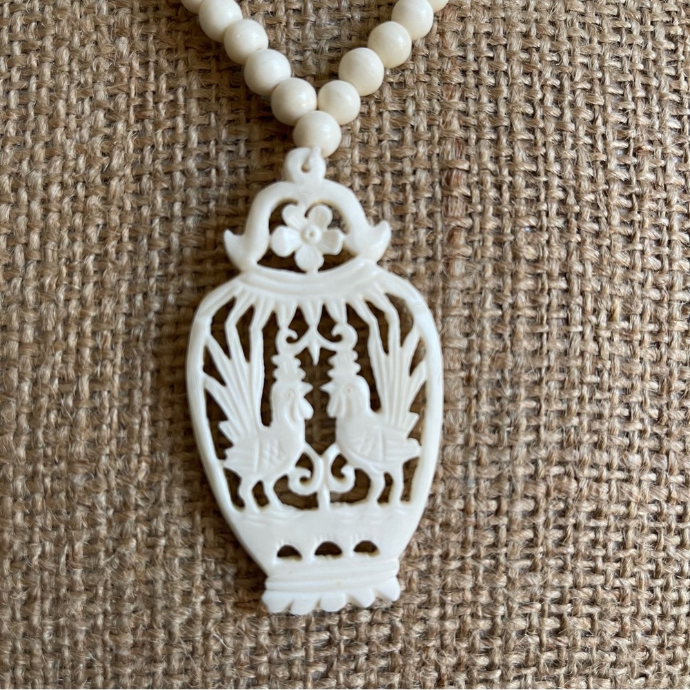 Elegant  Carved bone Pendant Bead Necklace. - Picture 8 of 8